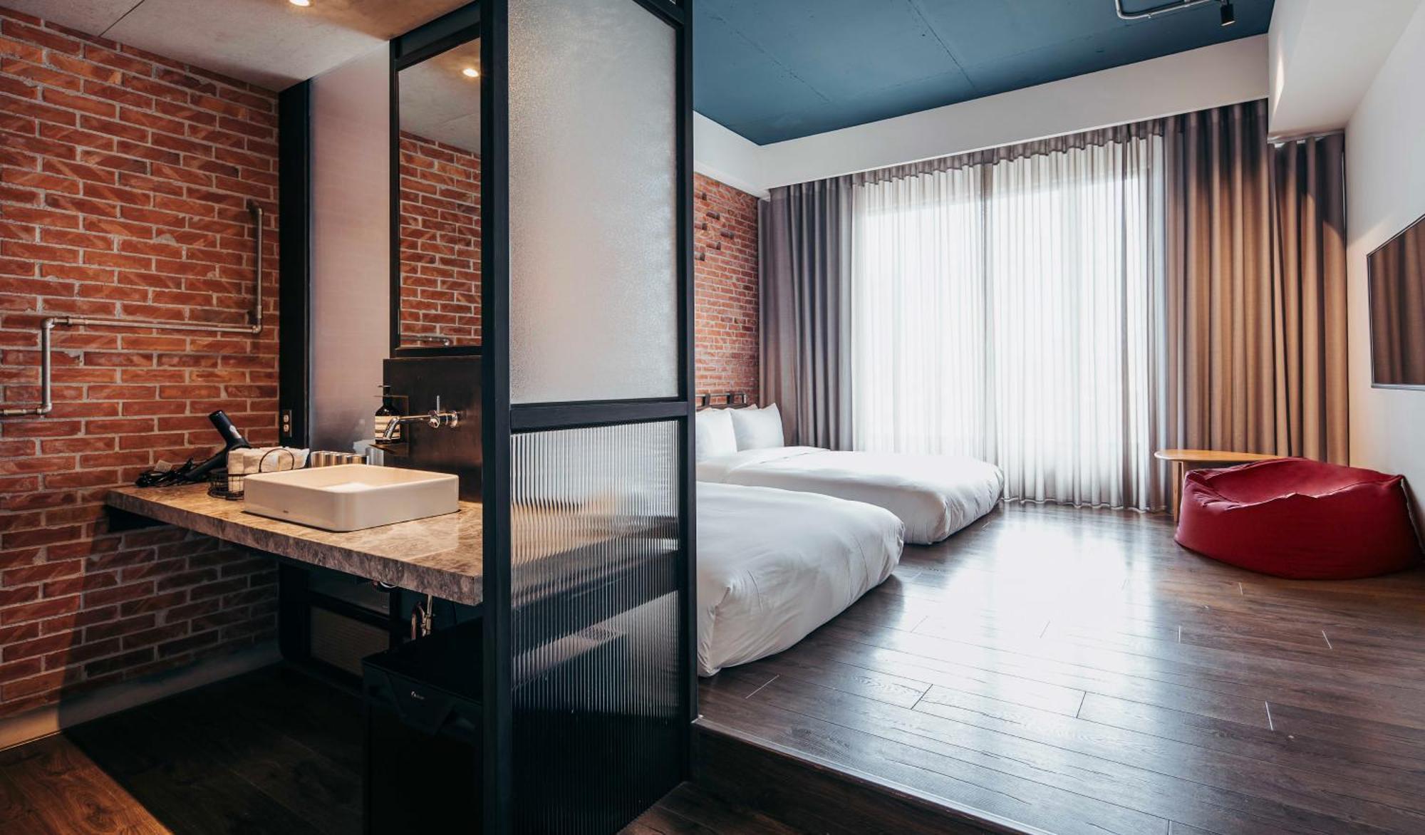 U.I.J Hotel & Hostel Tainan Esterno foto