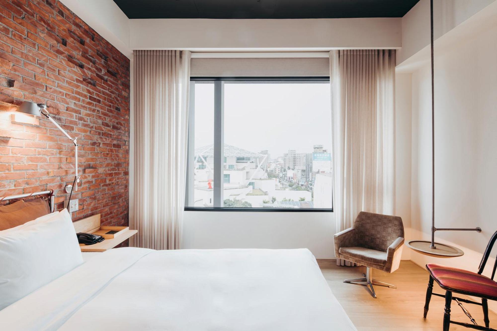 U.I.J Hotel & Hostel Tainan Esterno foto